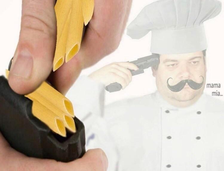 Chef loads pasta mag mama mia — Reaction meme