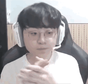 Chinese Streamer Clapping — Reaction meme